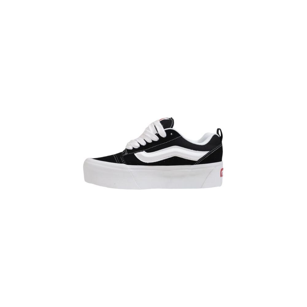 Vans black and white suede leather sneaker, women's Fall/Winter collection, 100% suede leather material.