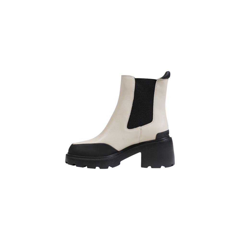 Women's Tommy Hilfiger beige leather boot from Fall/Winter collection, featuring a sturdy design and high-quality 100% leather composition.
