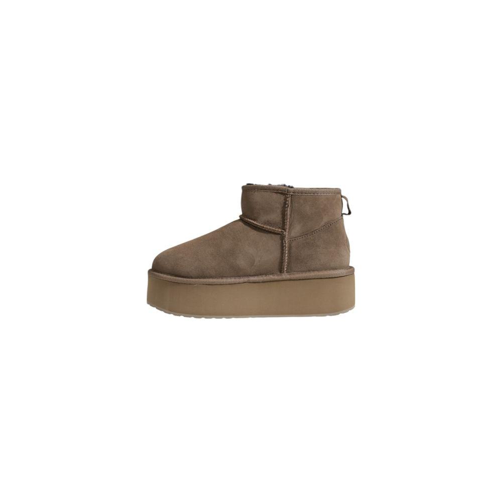 EMU Australia gray leather women's boot, fall/winter collection, side view showcasing 100% leather composition.