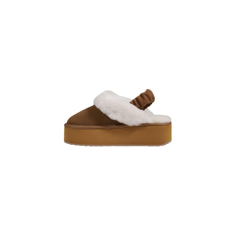 EMU Australia beige suede leather flat shoe with white fur lining, women's footwear, fall/winter collection.