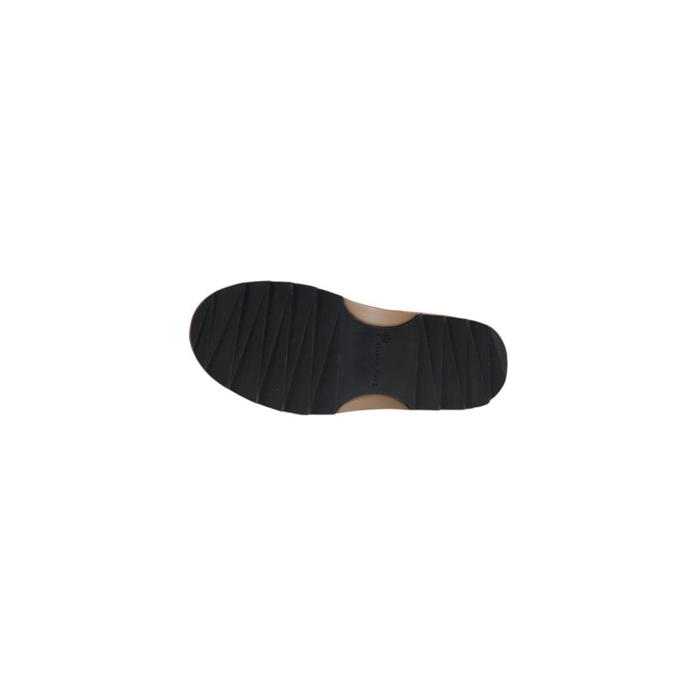 Sole of EMU Australia Brown Leather Boot, durable design for women's fall/winter collection, showcasing tread pattern.