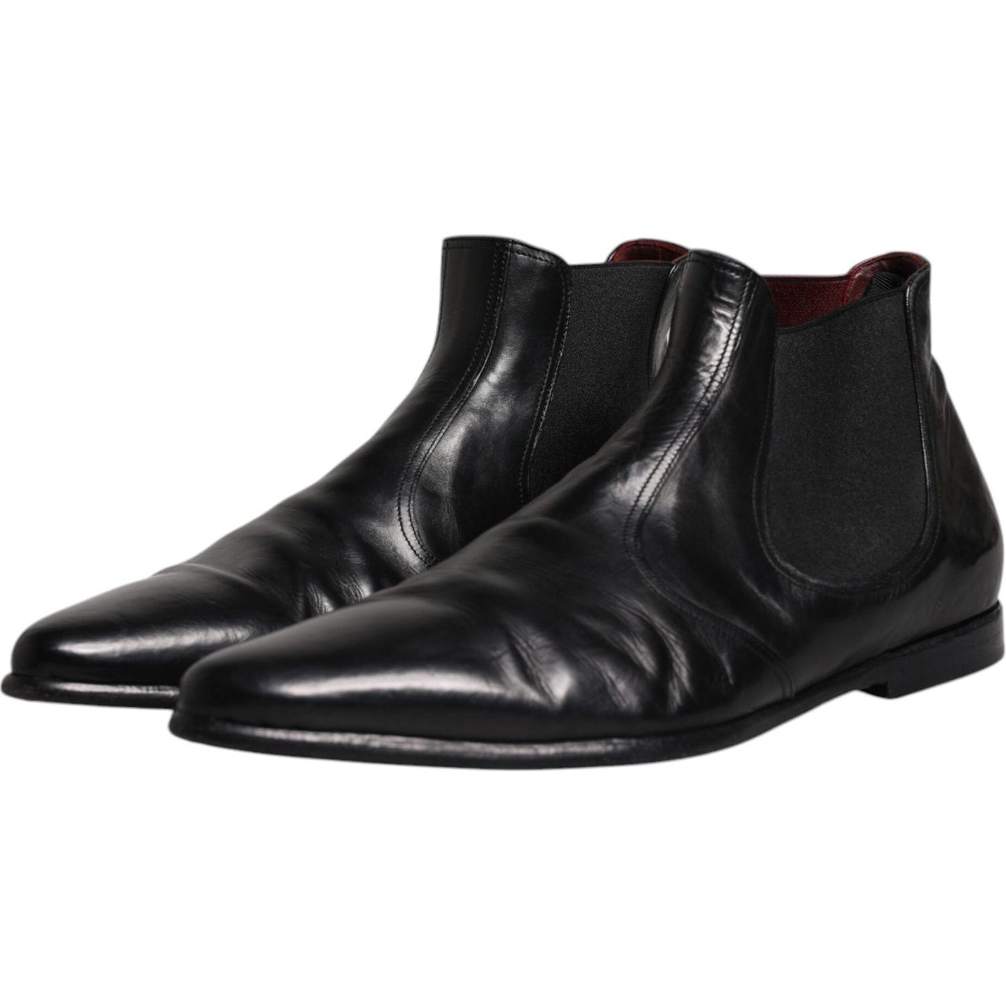 Dolce & Gabbana black leather Chelsea ankle boots for men with elastic sides and logo details. Elegant and crafted in Italy.