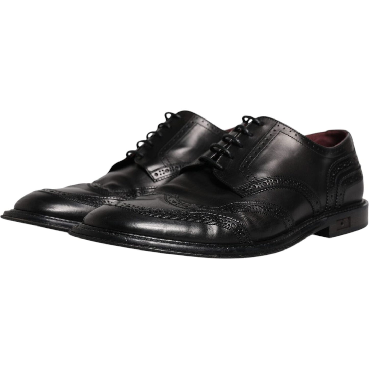 Dolce & Gabbana black leather Derby wingtip formal shoes with lace-up closure and logo details, made in Italy, preowned condition.