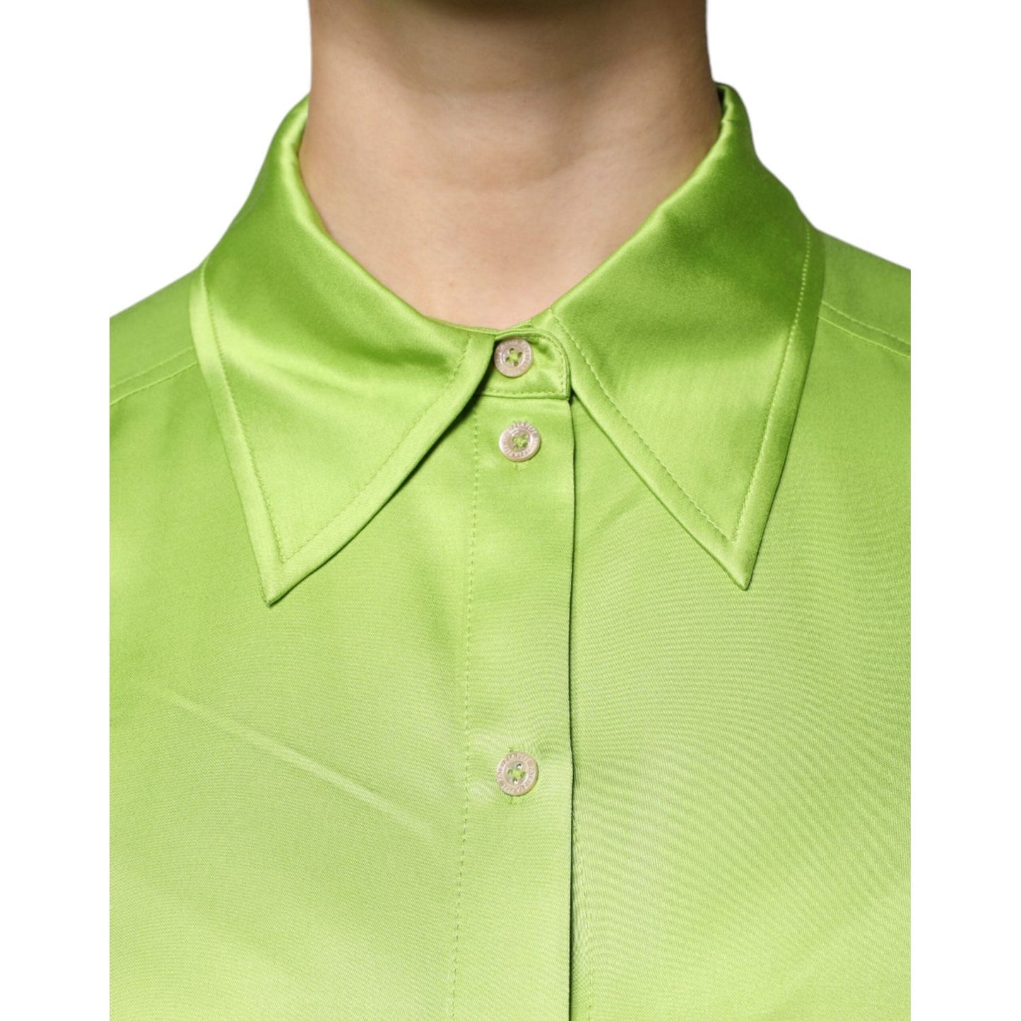 Green Patrizia Pepe collared blouse with button detail, made of 100% viscose. Features a stylish design but missing sleeve buttons.