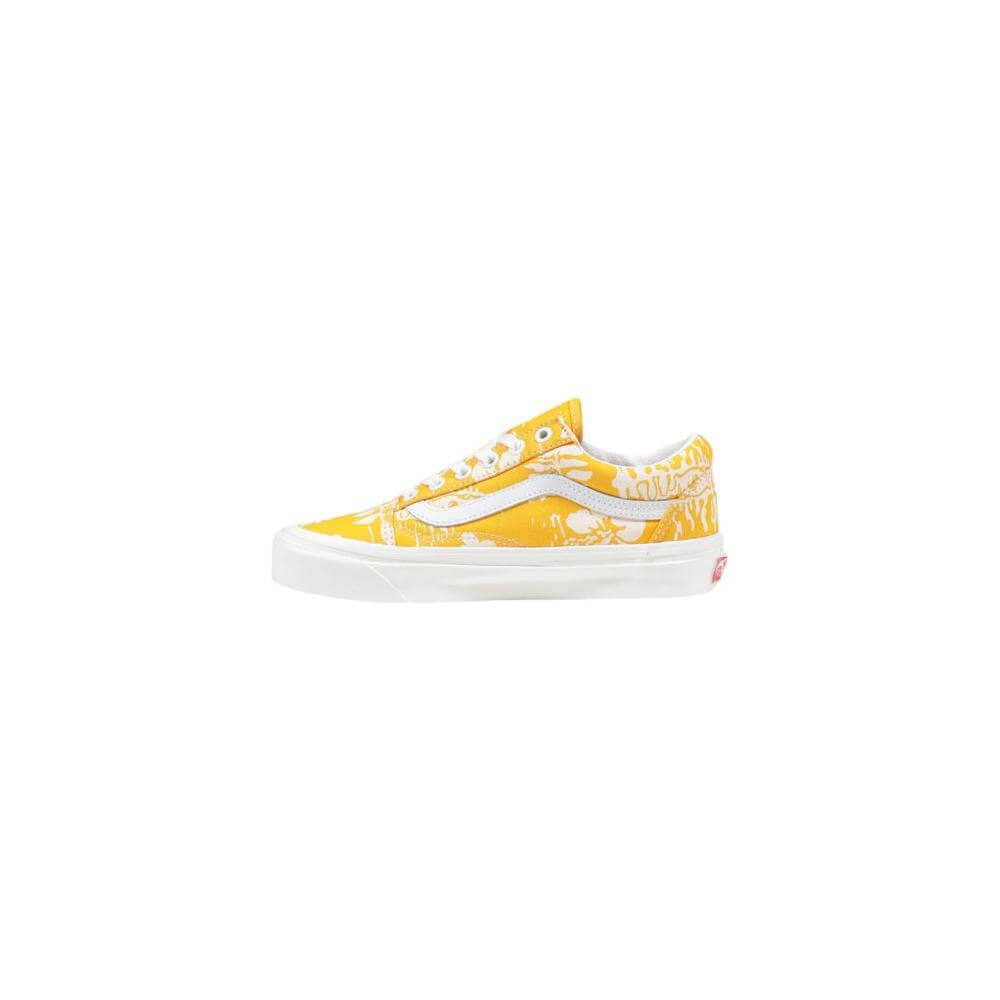 Vans UA Old Skool VN0A4BW3 women's yellow fabric sneakers with classic side stripe, ideal for casual outfits and everyday comfort.