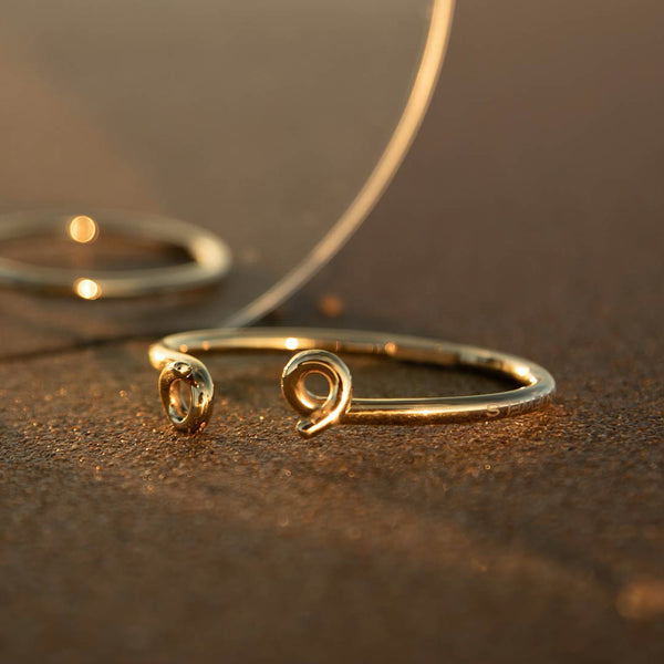 AN JEWELS JEWELRY Mod. AL.BAW03Y elegant bracelet displayed on a reflective surface