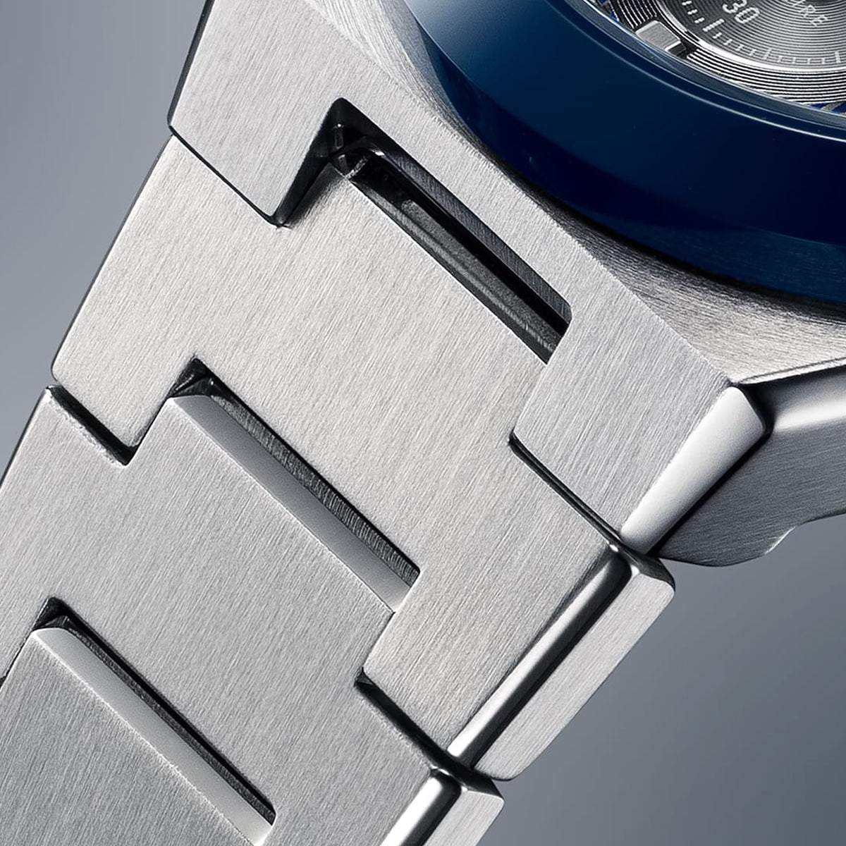 Close-up of CASIO EDIFICE Mod. SOLAR POWERED CHRONOGRAPH - BLUE with stainless steel bracelet.