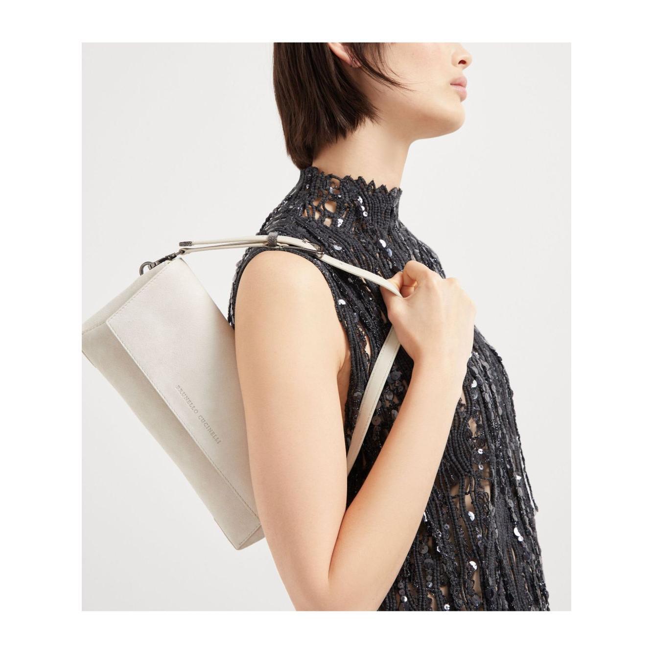 Front view with bag zipped and handles upright.