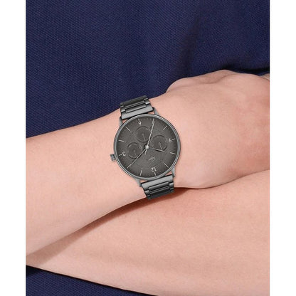 Gent's quartz watch LACOSTE Mod. 2011142 with multifunction dial, displayed on wrist, 42mm mineral case, water resistant, in official box.