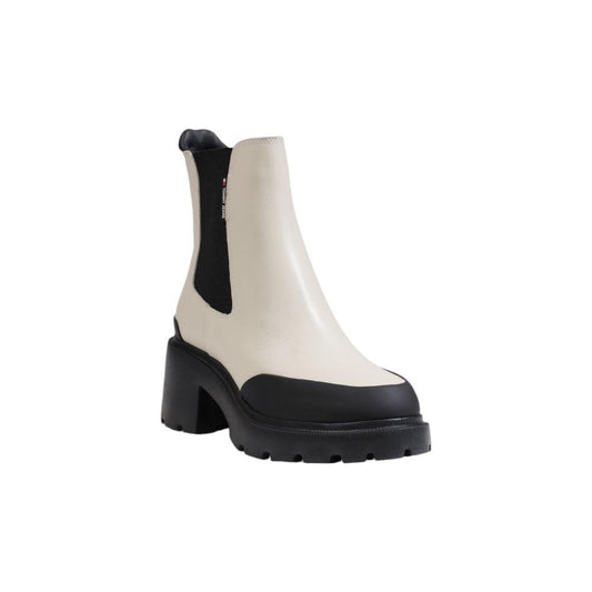 Tommy Hilfiger women's beige leather boot for Fall/Winter collection