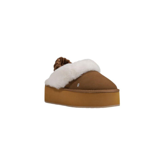 EMU Australia beige suede leather flat shoe with white fur trim for women, fall/winter collection.