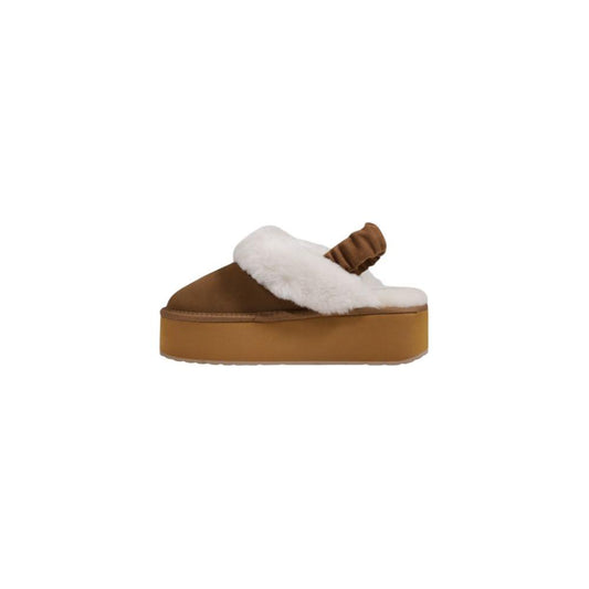 EMU Australia beige suede leather flat shoe with white fur lining, women's footwear, fall/winter collection.