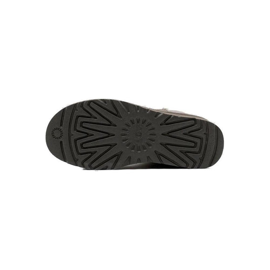 Sole of UGG Gray Suede Leather Boot for Women, Fall/Winter Collection, Featuring Durable Tread