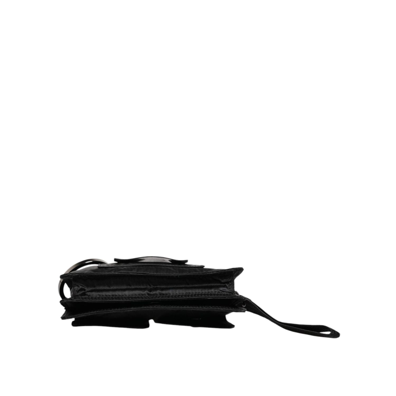 Front view with bag zipped and handles upright.