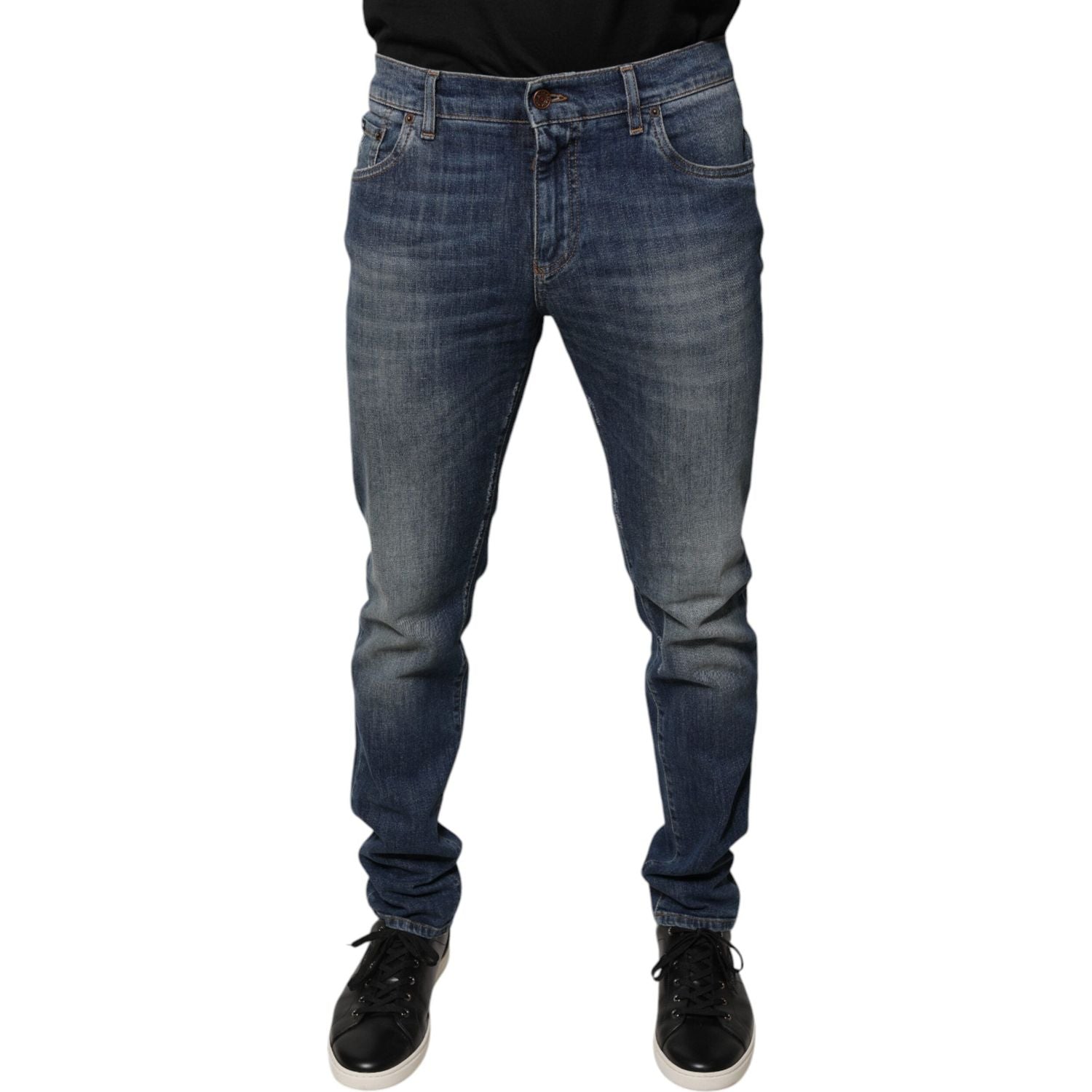 Front view with bag zipped and handles upright.