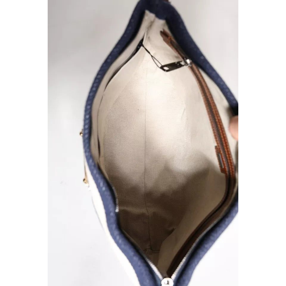 Front view with bag zipped and handles upright.