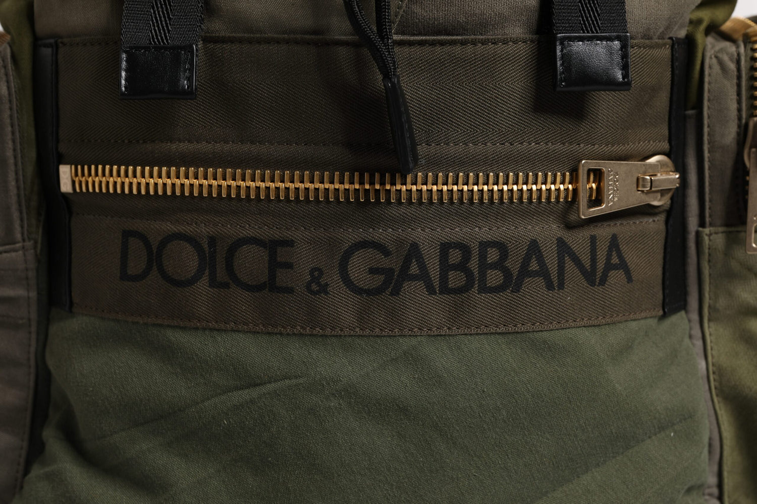 Front view with bag zipped and handles upright.