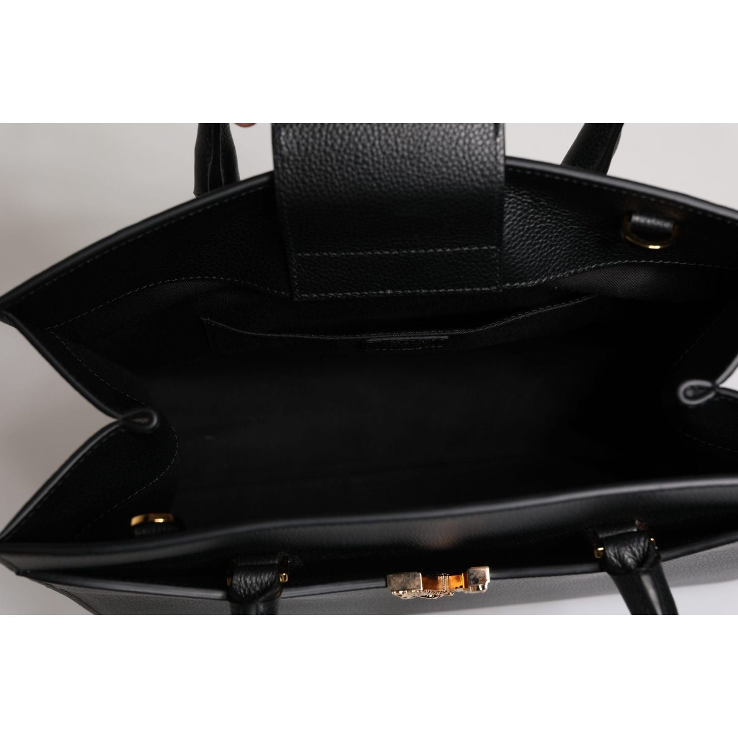 Front view with bag zipped and handles upright.