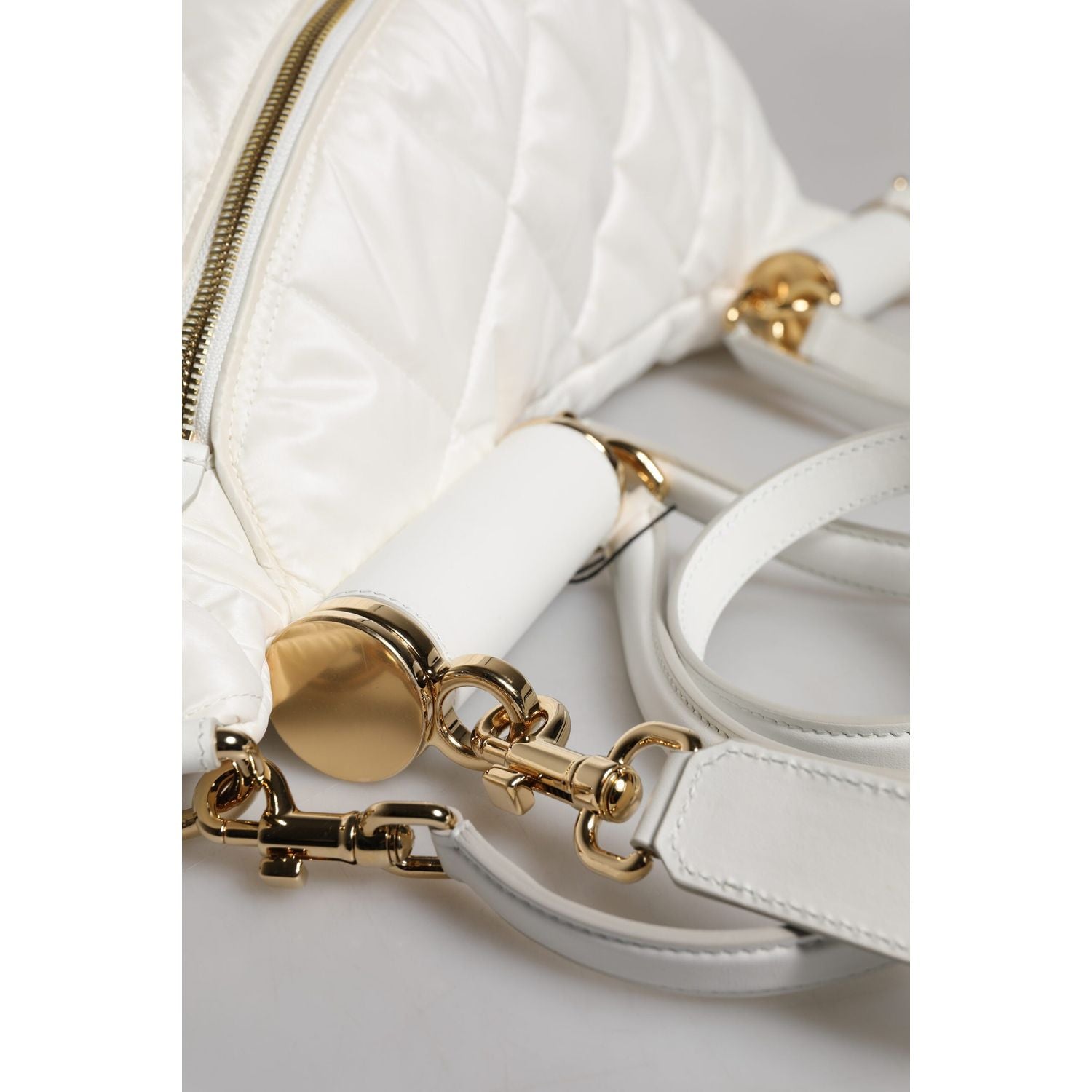 Front view with bag zipped and handles upright.