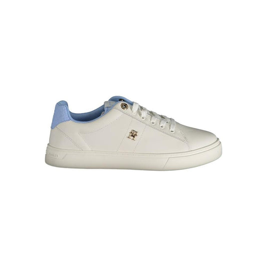 Tommy Hilfiger light blue leather women’s sneaker with iconic logo, perfect for casual and chic streetwear. Comfortable and stylish lace-up design.