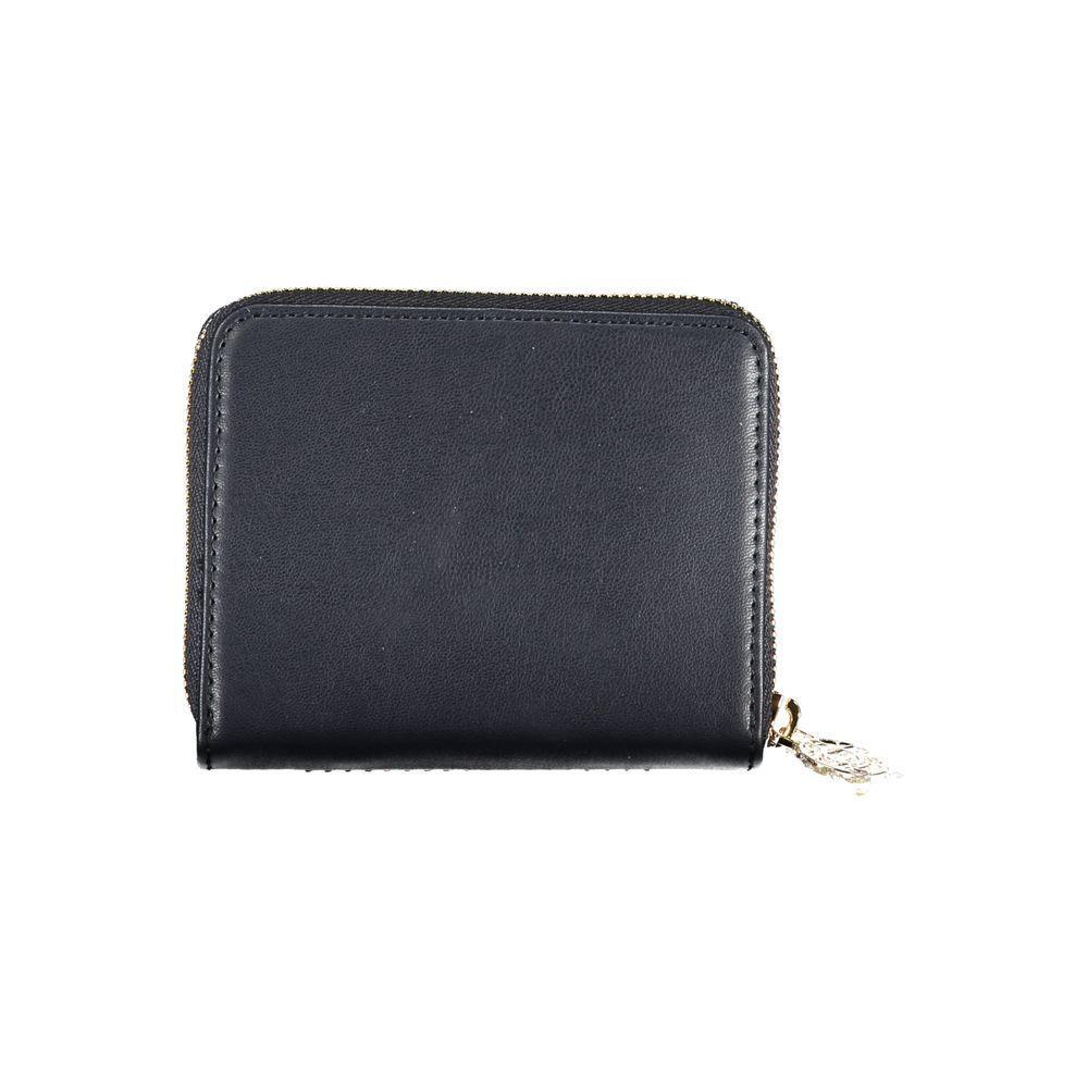 Front view with bag zipped and handles upright.