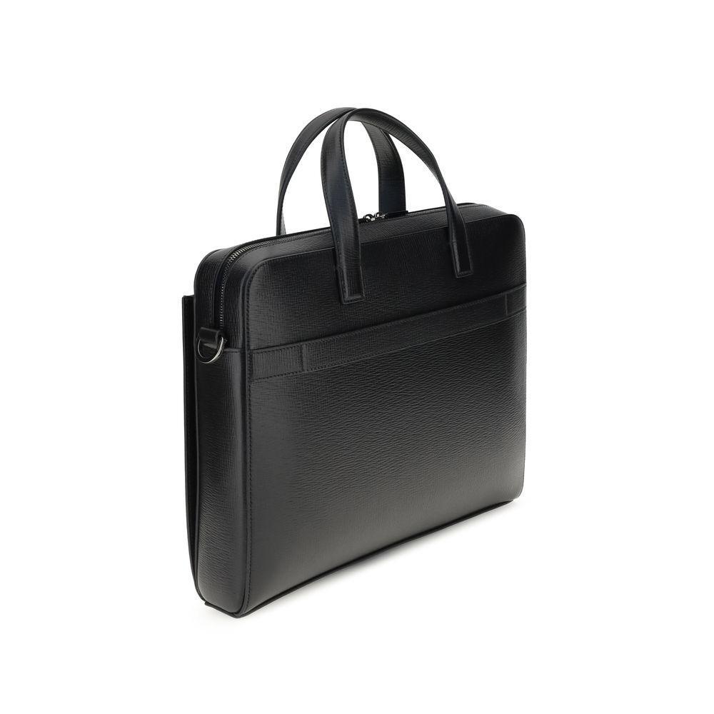 Front view with bag zipped and handles upright.