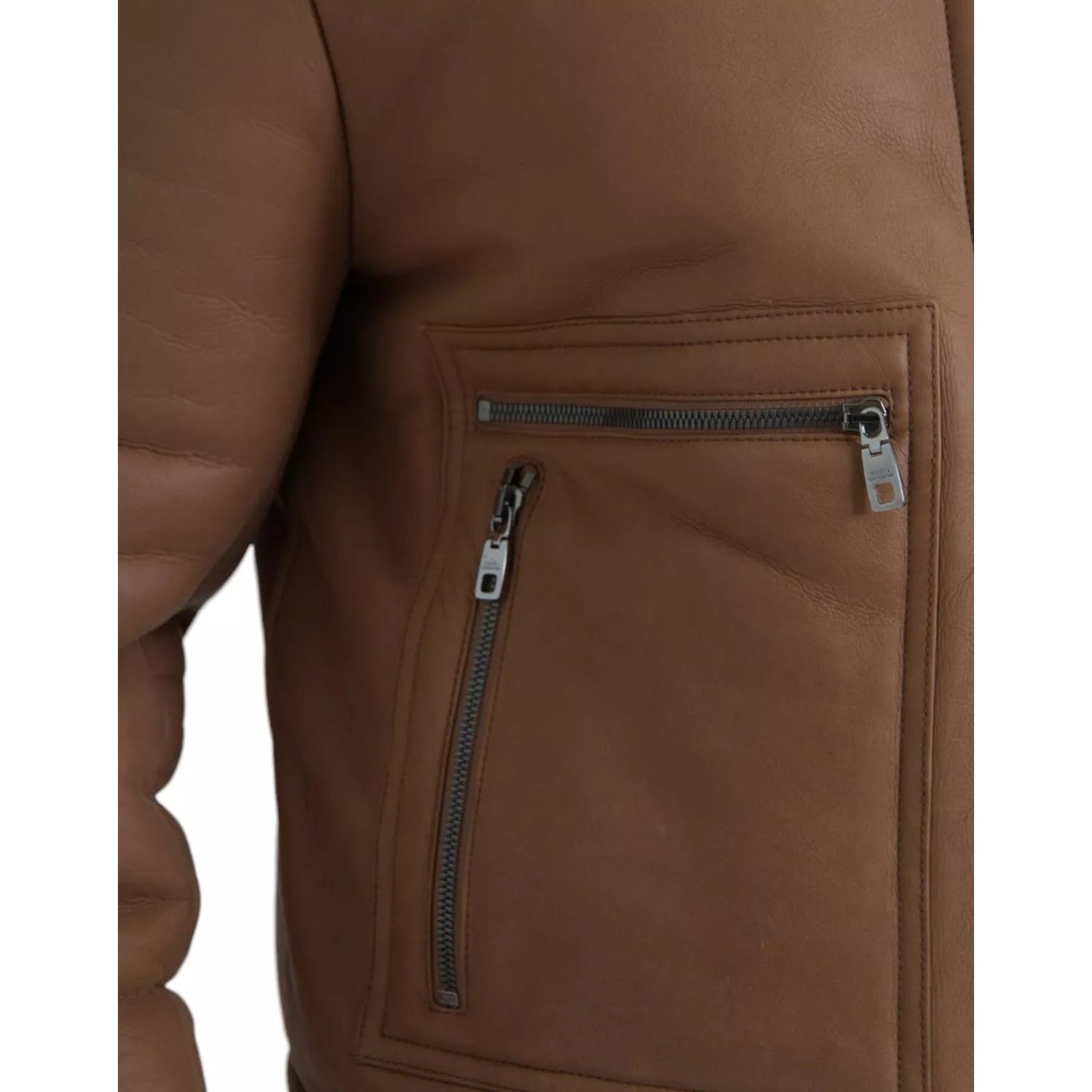 Front view with bag zipped and handles upright.