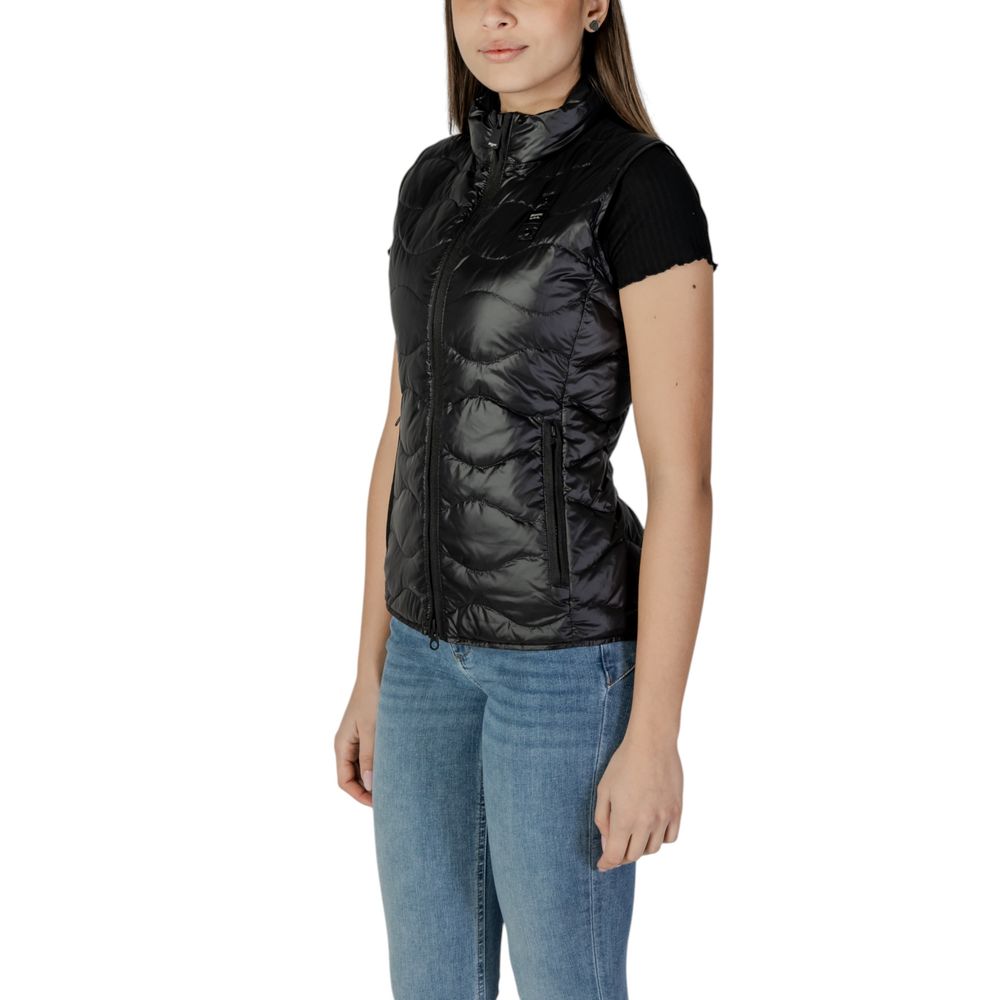 Woman wearing Blauer Black Polyamide Sleveless Jacket with wavy quilting and high collar.