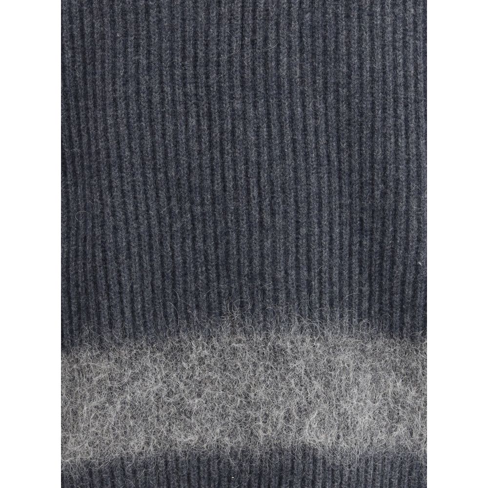 Close-up of Dsquared² Gray Wool Sweatshirt texture, showcasing ribbed knit and wool card insert detailing.