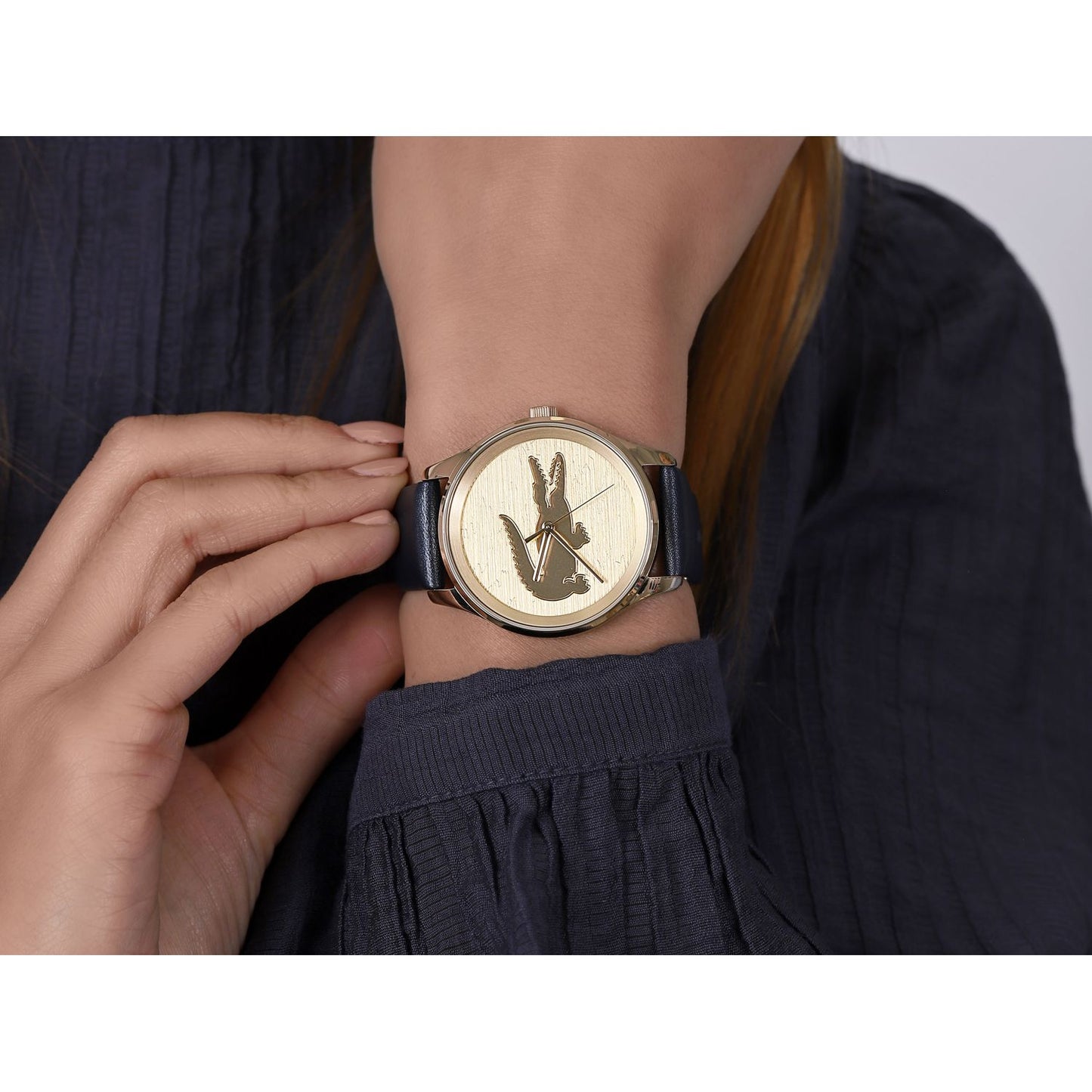 Lady wearing LACOSTE Mod. 2000996 quartz analog watch, 38mm case, multifunction, on wrist with official packaging bracelet.