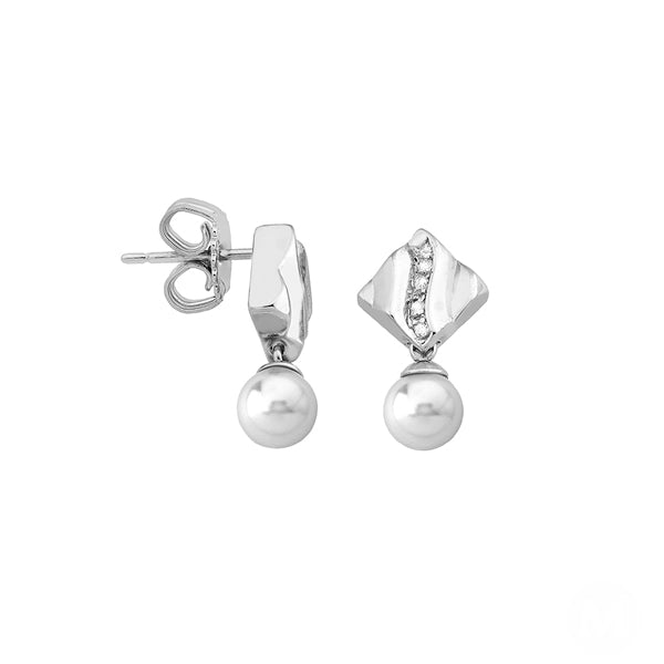 MAJORICA JEWELRY Mod. 15480.01.2.000.010.1, elegant pearl earrings with a silver setting, showcasing timeless style and sophistication.