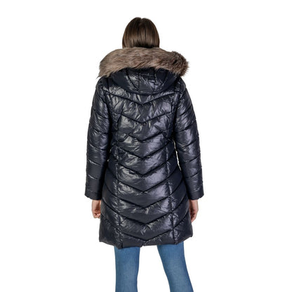 Back view of Only Black Polyamide Coat with faux fur hood trim and diagonal quilting for stylish winter wear.
