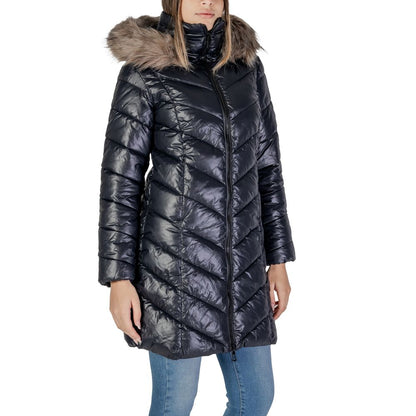 Only Black Polyamide Coat with faux fur hood and diagonal quilting, women's puffer jacket for style and comfort in cold weather.